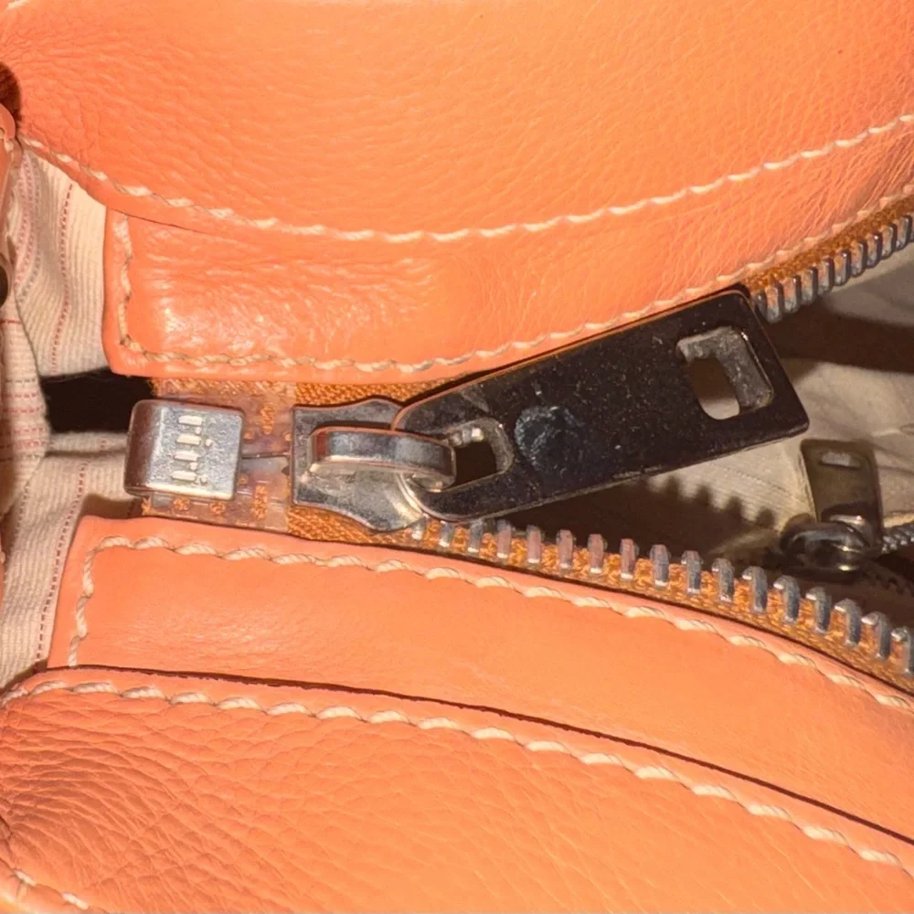 Marc Jacobs Classic Peach Leather Shoulder Bag - Picture 5 of 14